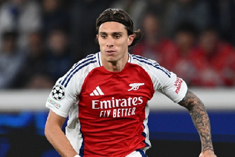 Riccardo Calafiori bác bỏ tin đồn hồi hương, khẳng định cam kết với Arsenal