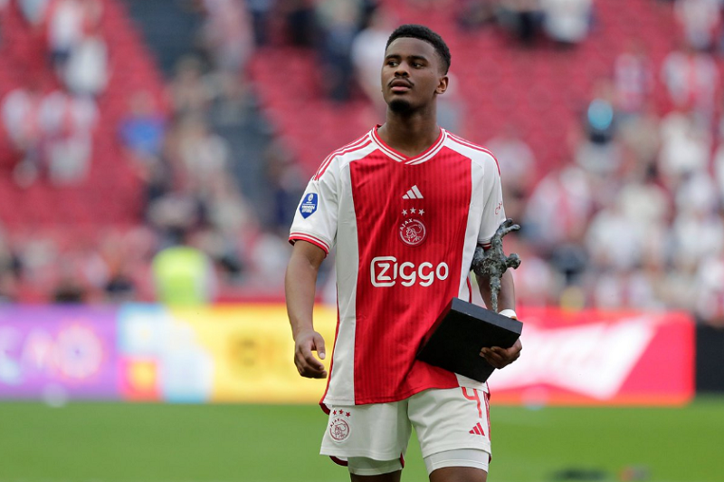 Chelsea chiếm ưu thế trước Arsenal trong cuộc đua giành chữ ký Jorrel Hato